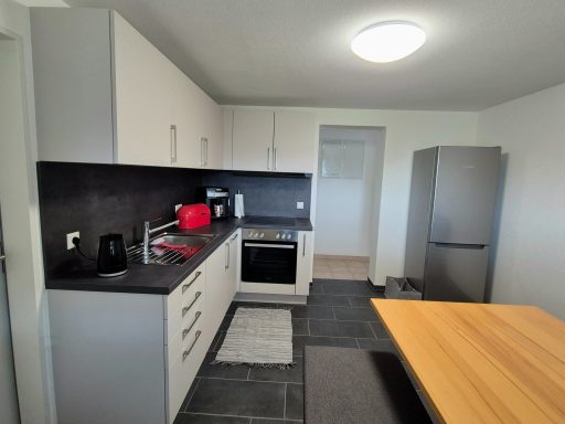 Küche Ferienwohnung Küchenzeile mit Kaffeemaschine, Herd, Backofen