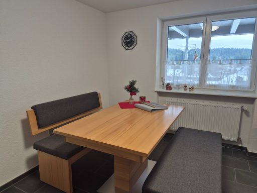 Essbereich Küche - Essbereich mit Eckbank und Bank - Platz für 4-6 Personen